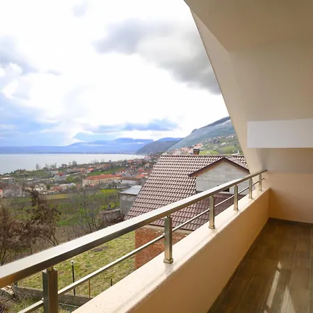 Vila Bardhi Villa Pogradec